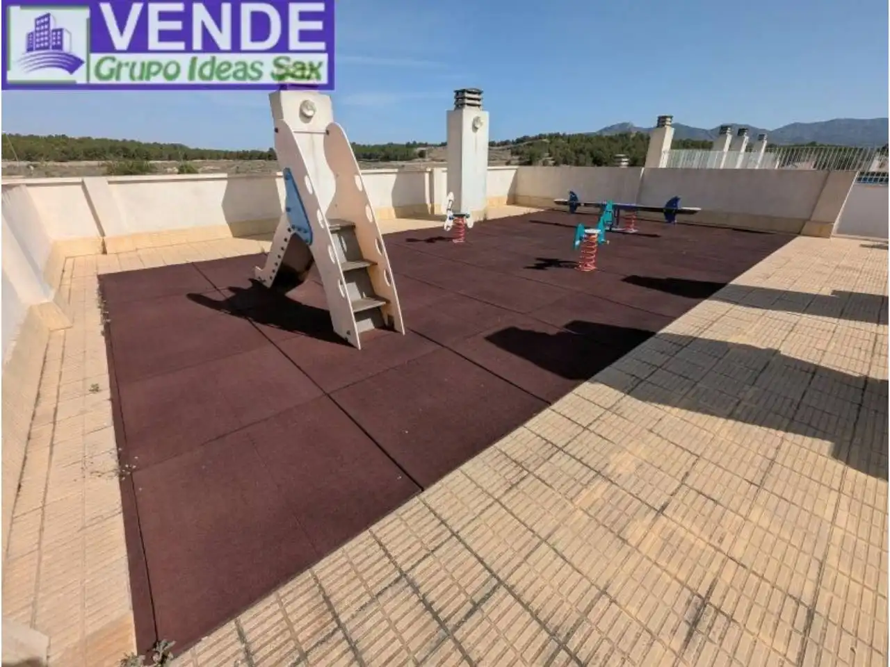 Terraza de Piso en venta en Sax con Trastero y Piscina comunitaria