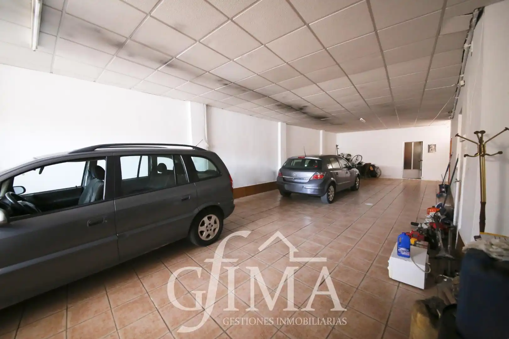 Parking of Houses for sale in Tomelloso  with Air Conditioner, Heating and Terrace