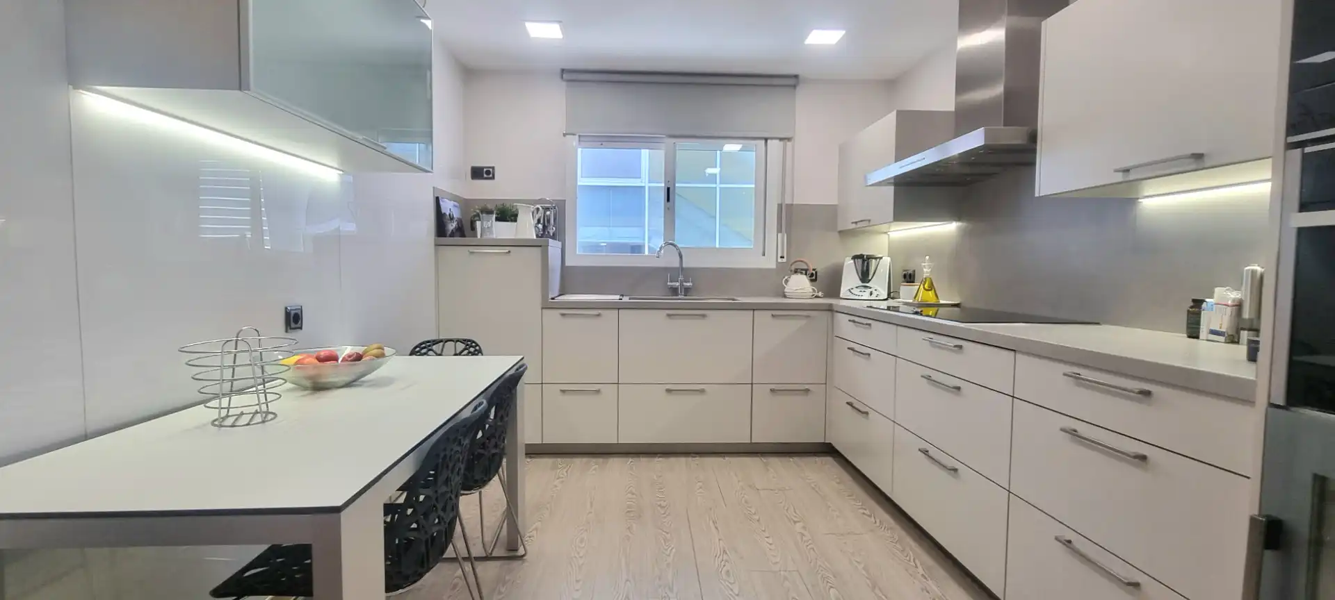 Kitchen of Houses for sale in Badalona  with Air Conditioner, Heating and Terrace