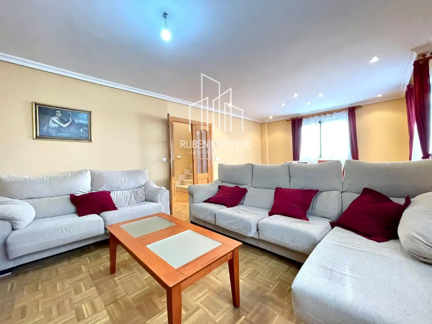 Sala de estar de Casa adosada en venta en Doñinos de Salamanca con Calefacción, Jardín privado y Trastero