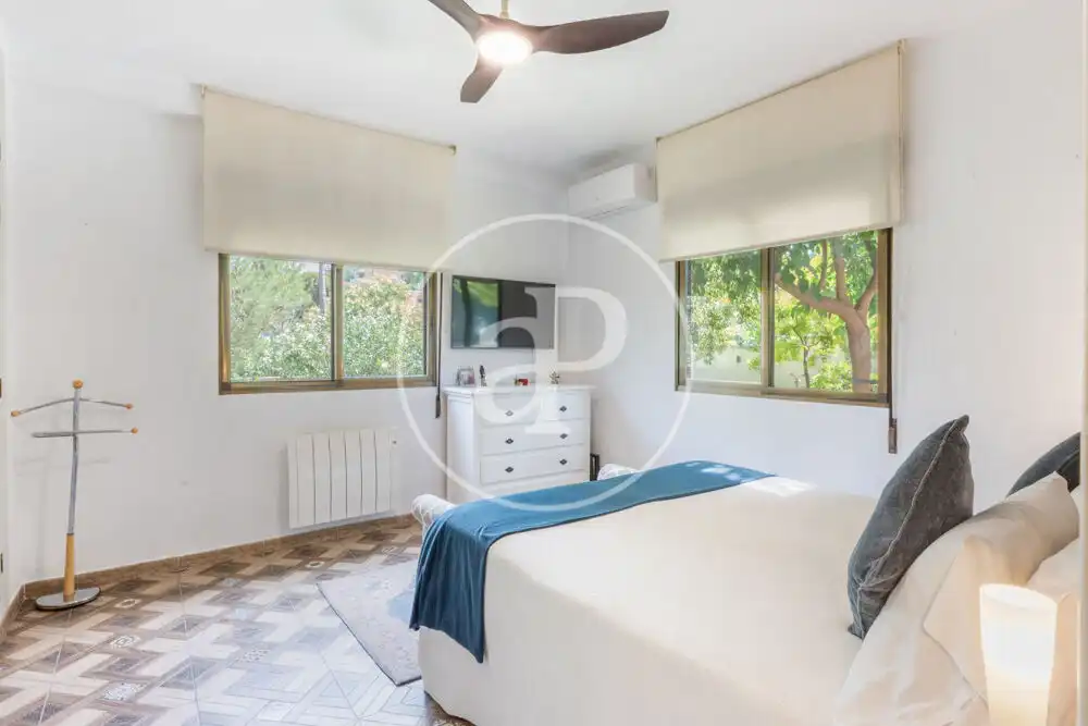 Habitación de Casa o chalet en venta en Chiva con Aire acondicionado, Calefacción y Jardín privado