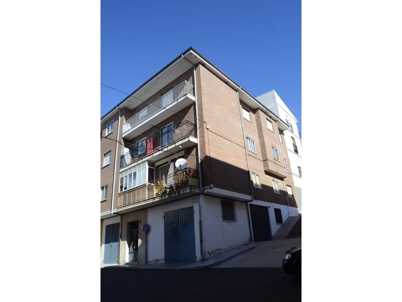 Vista exterior de Pis en venda en Ciudad Rodrigo amb Terrassa, Moblat i Balcó