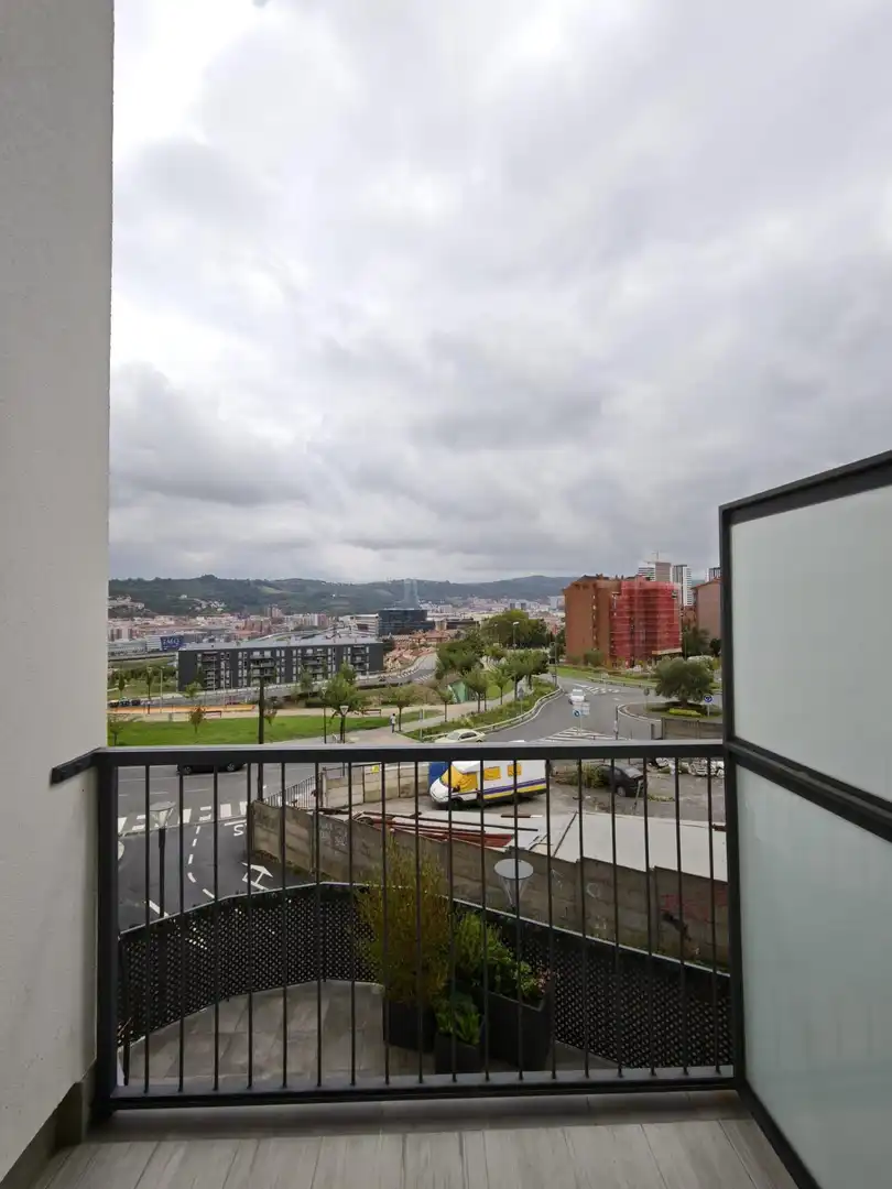 Vista exterior de Pis de lloguer en Bilbao  amb Calefacció i Terrassa