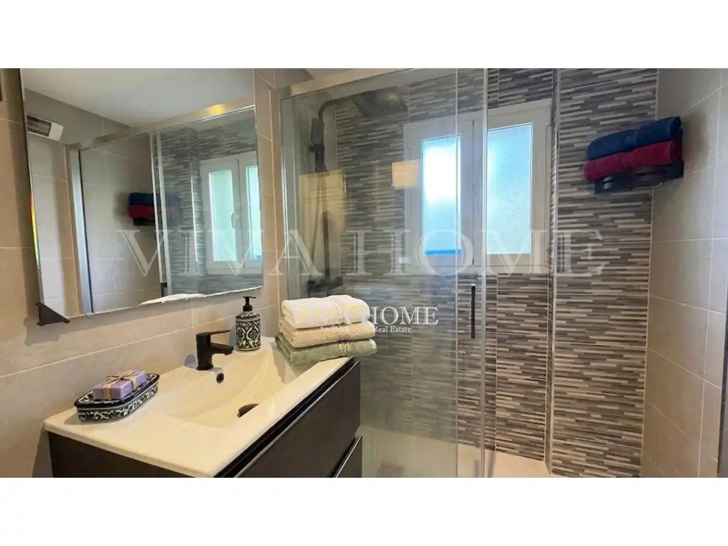 Bathroom of Flat for sale in Madrid