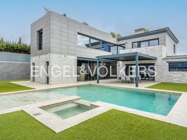 Casa amb balcó en venda a Olivar de Quintos