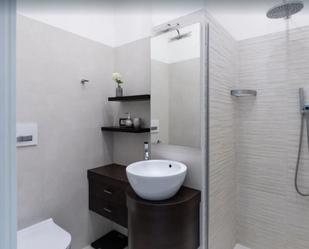 Bathroom of Flat to rent in  Madrid Capital  with Air Conditioner, Furnished and Pets allowed