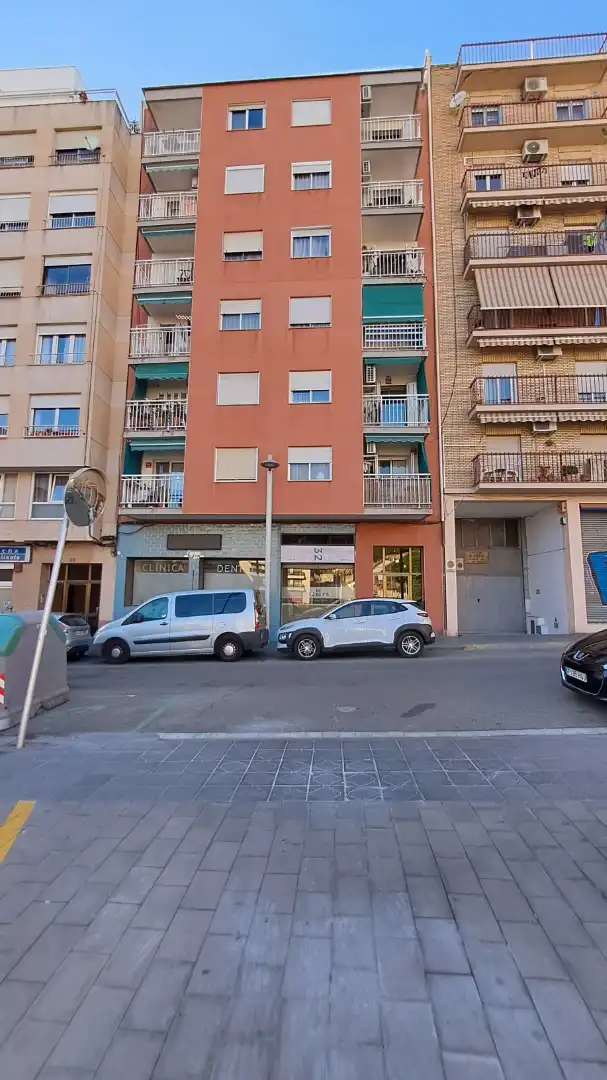 Außenansicht von Wohnung zum Verkauf in Tarragona mit Klimaanlage und Ofen