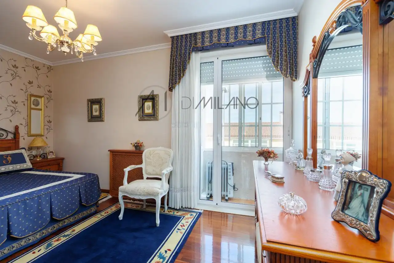 Habitación de Casa adosada en venta en Vigo  con Calefacción, Jardín privado y Parquet