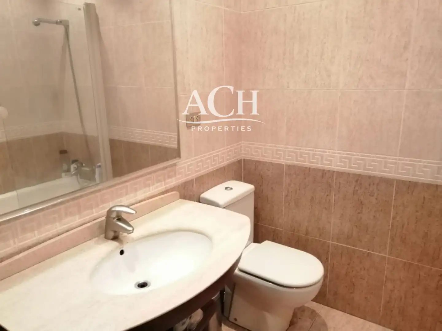 Badezimmer von Wohnung zur Miete in Bilbao  mit Heizung, Terrasse und Möbliert