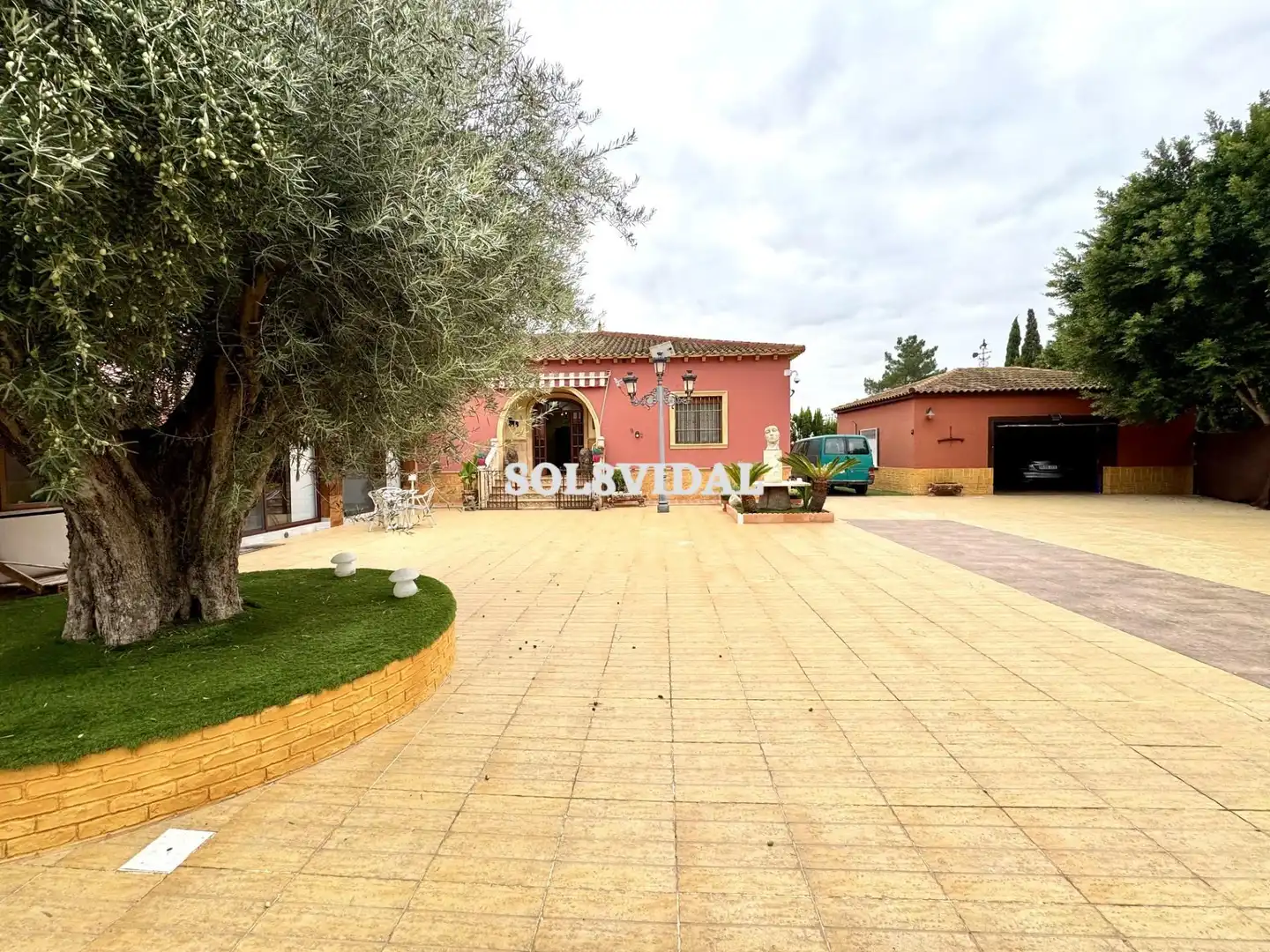 Vista exterior de Casa o xalet en venda en Orihuela amb Aire condicionat, Calefacció i Jardí privat