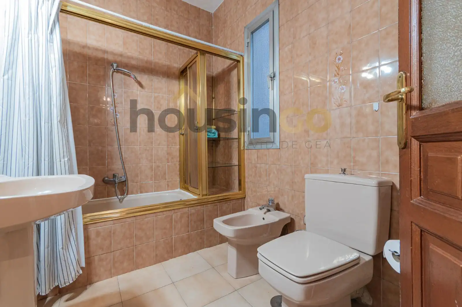 Bathroom of Flat for rent in Madrid  with Heating, Parquet flooring and Furnished
