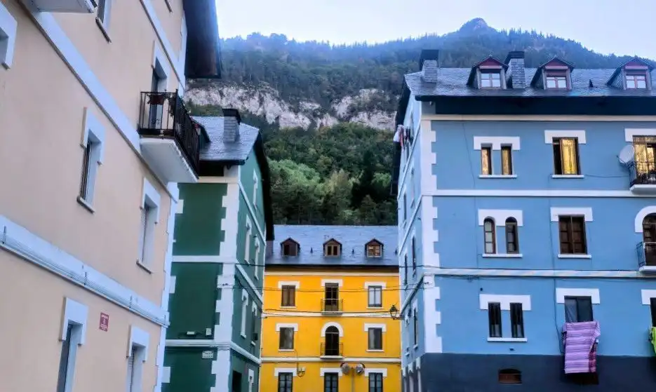Vista exterior de Dúplex en venta en Canfranc, Huesca
