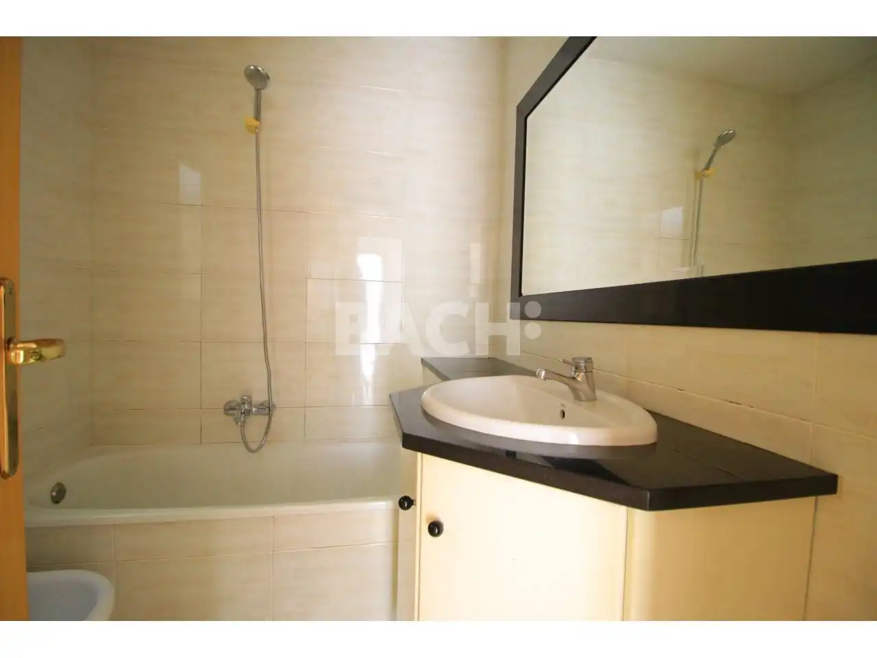 Bathroom of Flat for sale in Vic  with Heating and Balcony