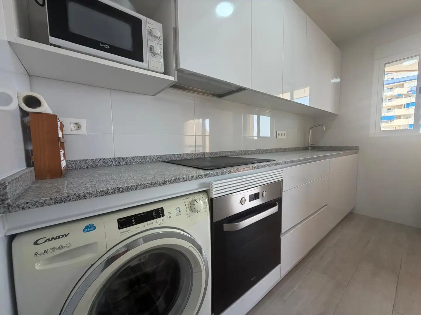 Cuina de Apartament de lloguer en La Manga del Mar Menor amb Terrassa, Moblat i Balcó