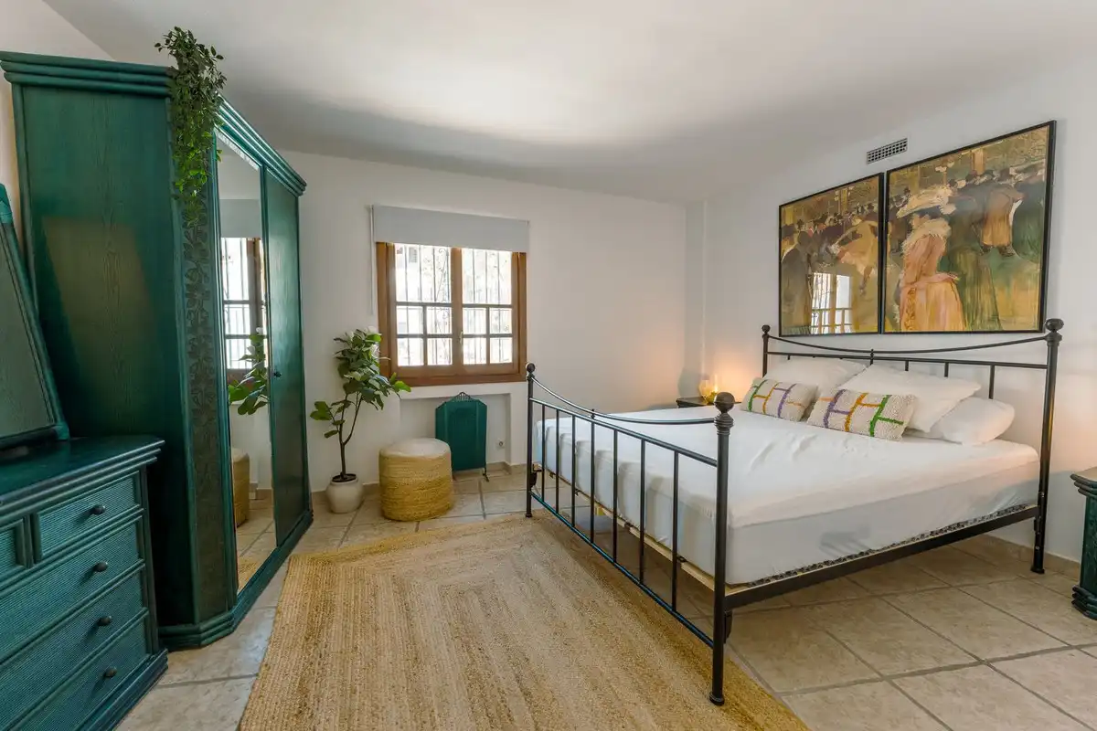 Dormitori de Casa adosada de lloguer en Marbella amb Piscina comunitària