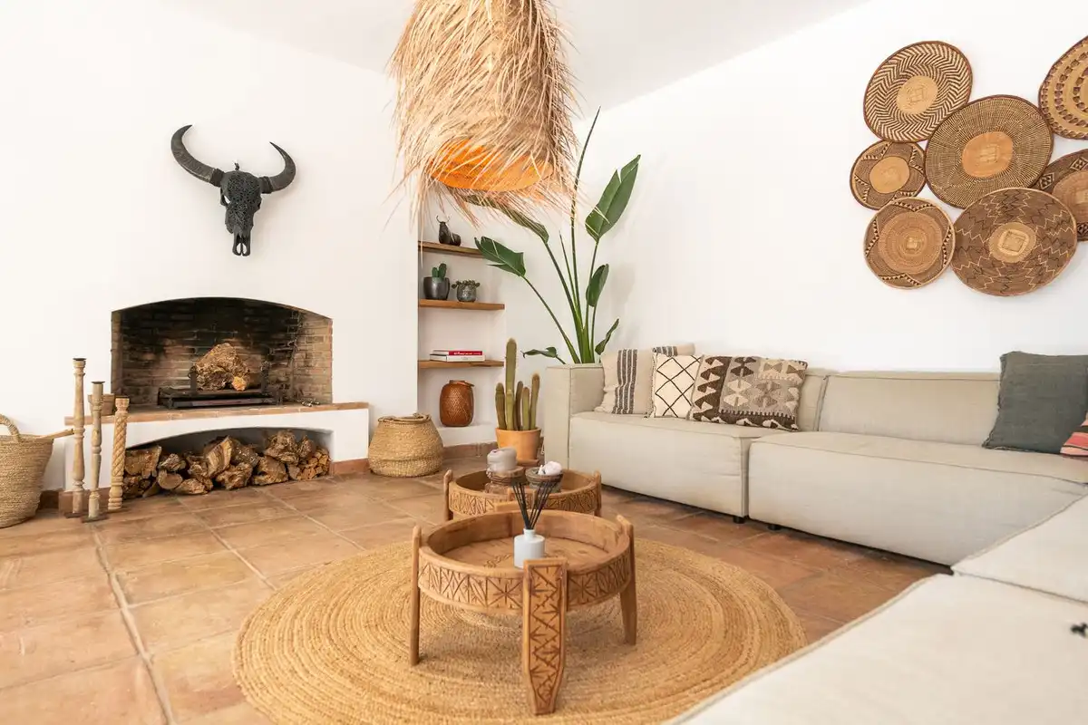 Sala d'estar de Casa adosada en venda en Marbella amb Aire condicionat, Terrassa i Alarma