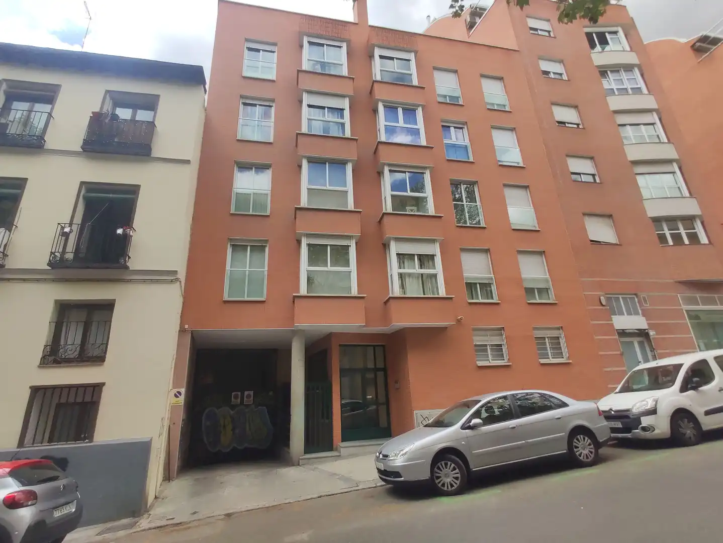Außenansicht von Garage zum Verkauf in Madrid