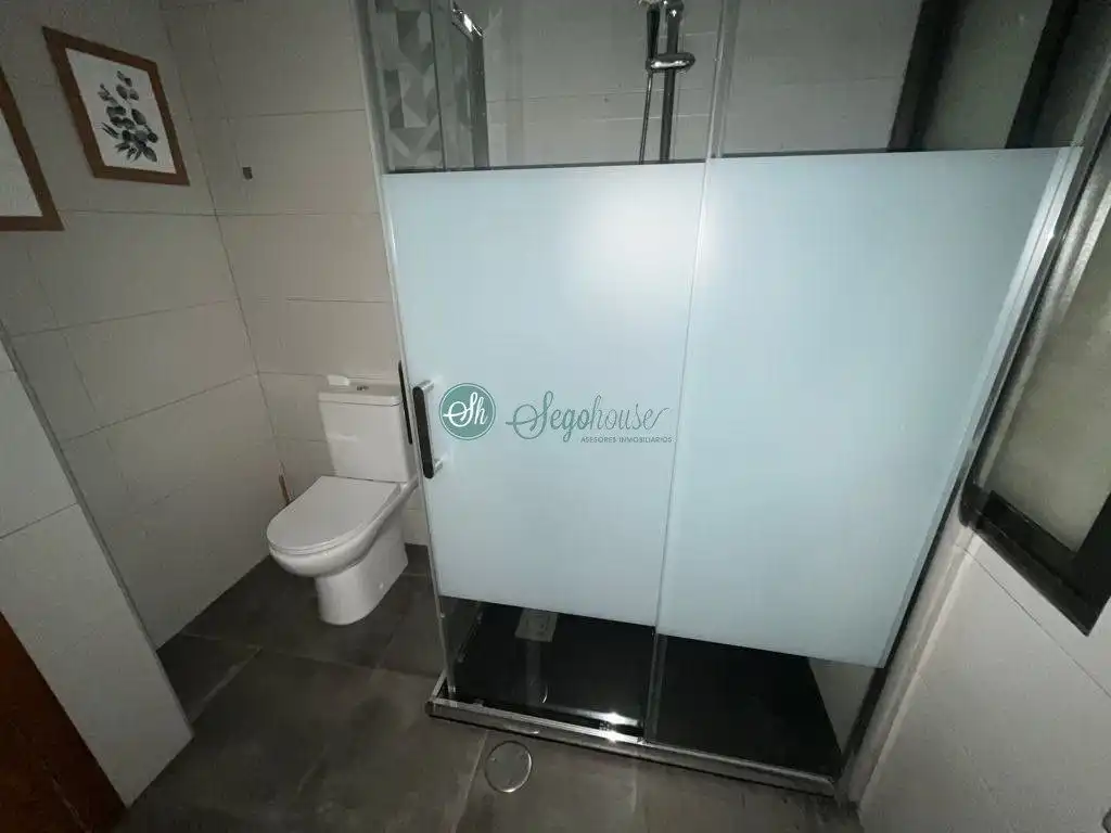 Baño de Piso en venta en San Cristóbal de Segovia con Calefacción, Terraza y Trastero
