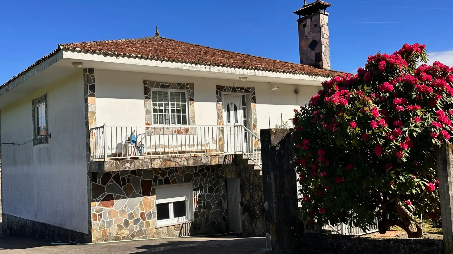 Vista exterior de Casa o chalet en venta en Boqueixón con Jardín privado, Amueblado y Balcón
