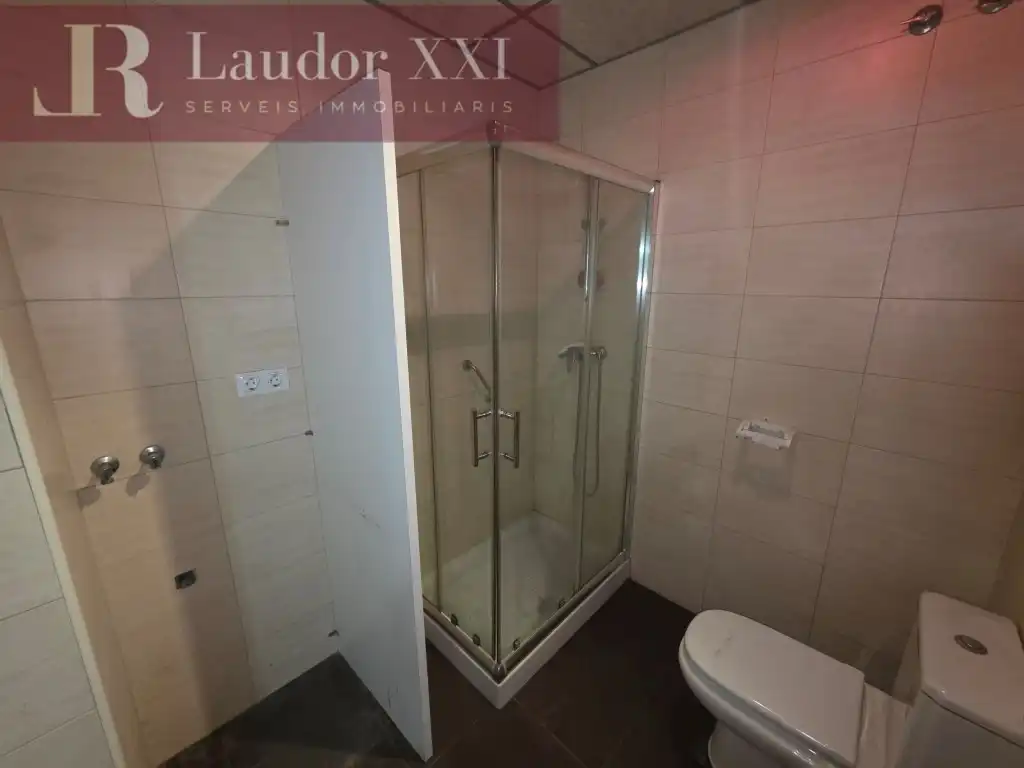 Badezimmer von Wohnung zum Verkauf in Sabadell mit Klimaanlage
