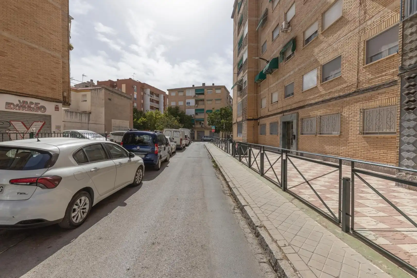 Vista exterior de Piso en venta en Granada con Aire acondicionado, Calefacción y Balcón