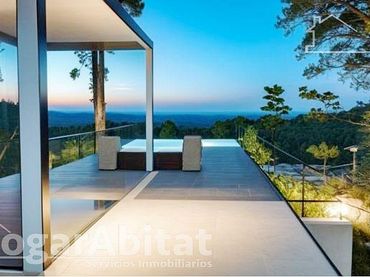 Villa con piscina in vendita a Calle Monte Vernissa