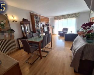 Sala d'estar de Casa adosada en venda en Castellar del Vallès amb Aire condicionat, Calefacció i Jardí privat