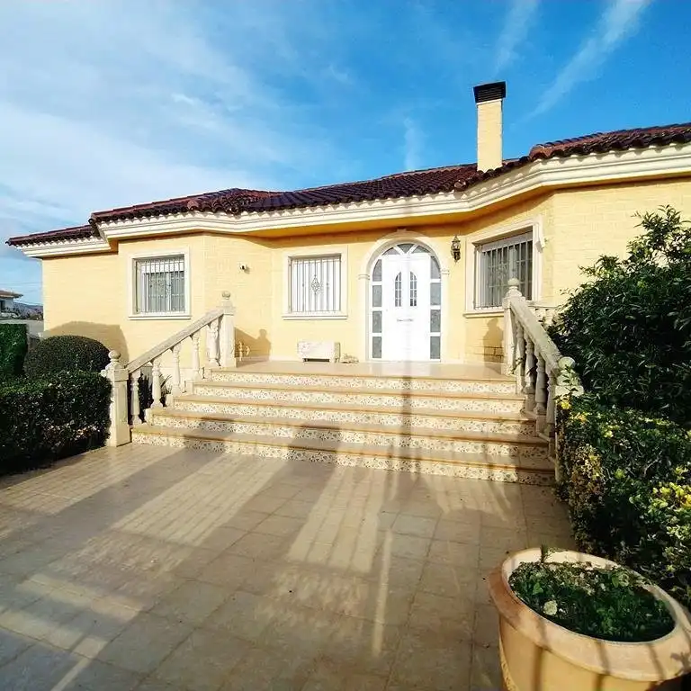 Vista exterior de Casa o chalet en venta en Orihuela con Aire acondicionado, Jardín privado y Terraza