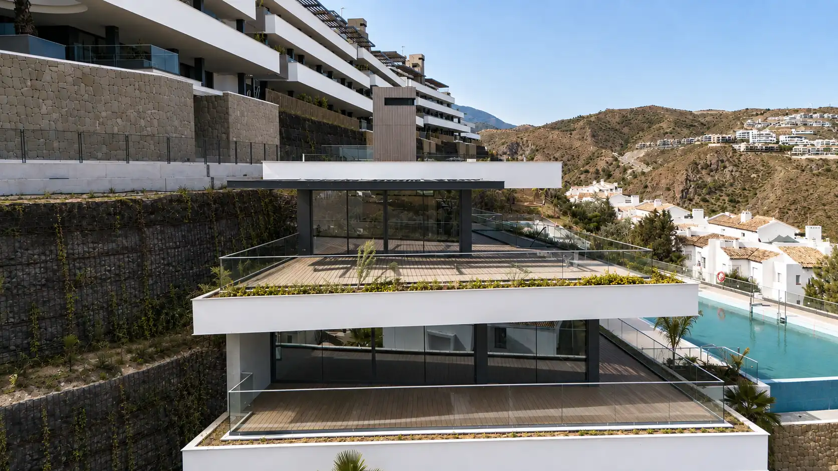 Vista exterior de Àtic en venda en Benahavís amb Aire condicionat, Calefacció i Terrassa