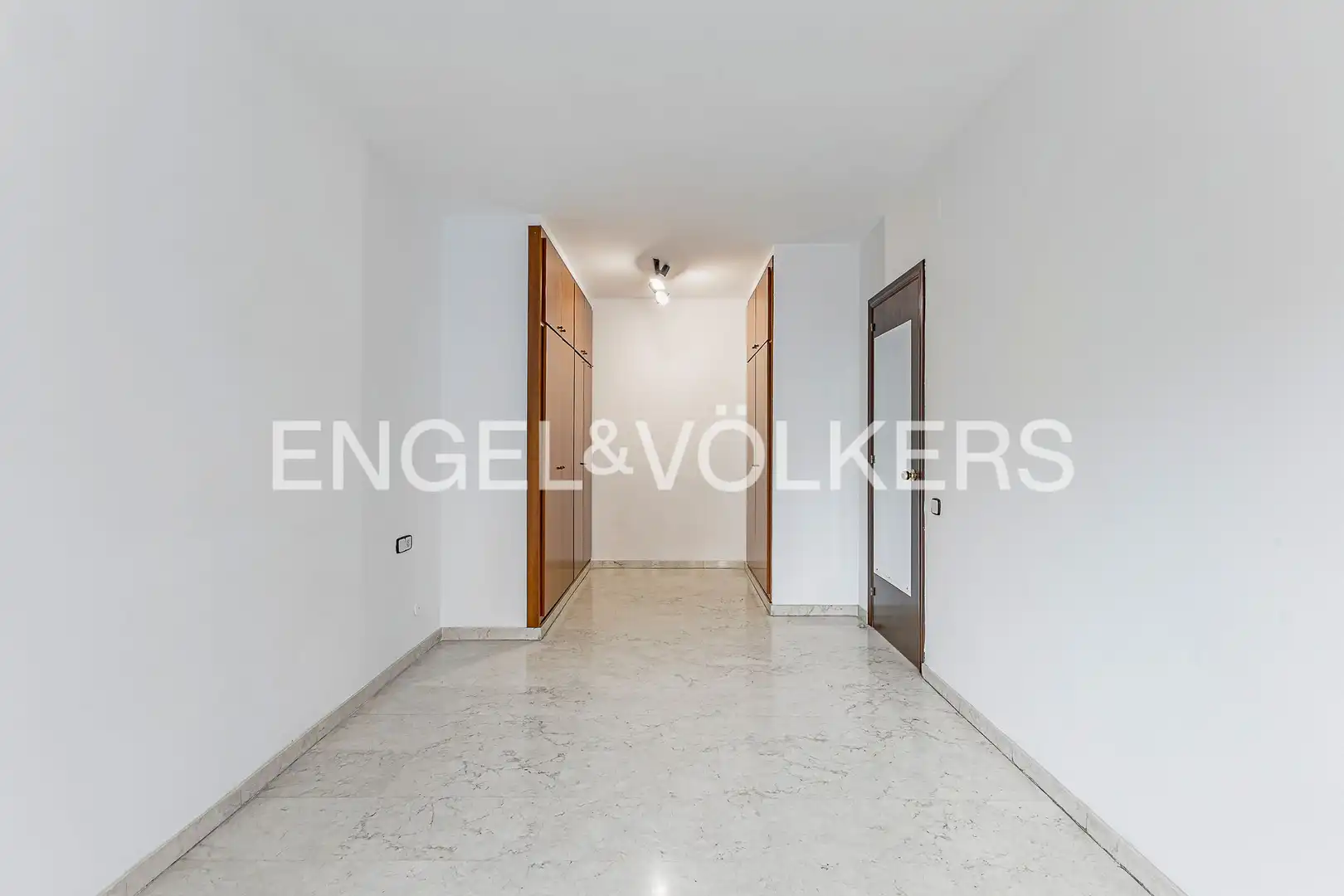 Wohnung zum Verkauf in Barcelona mit Klimaanlage, Heizung und Terrasse