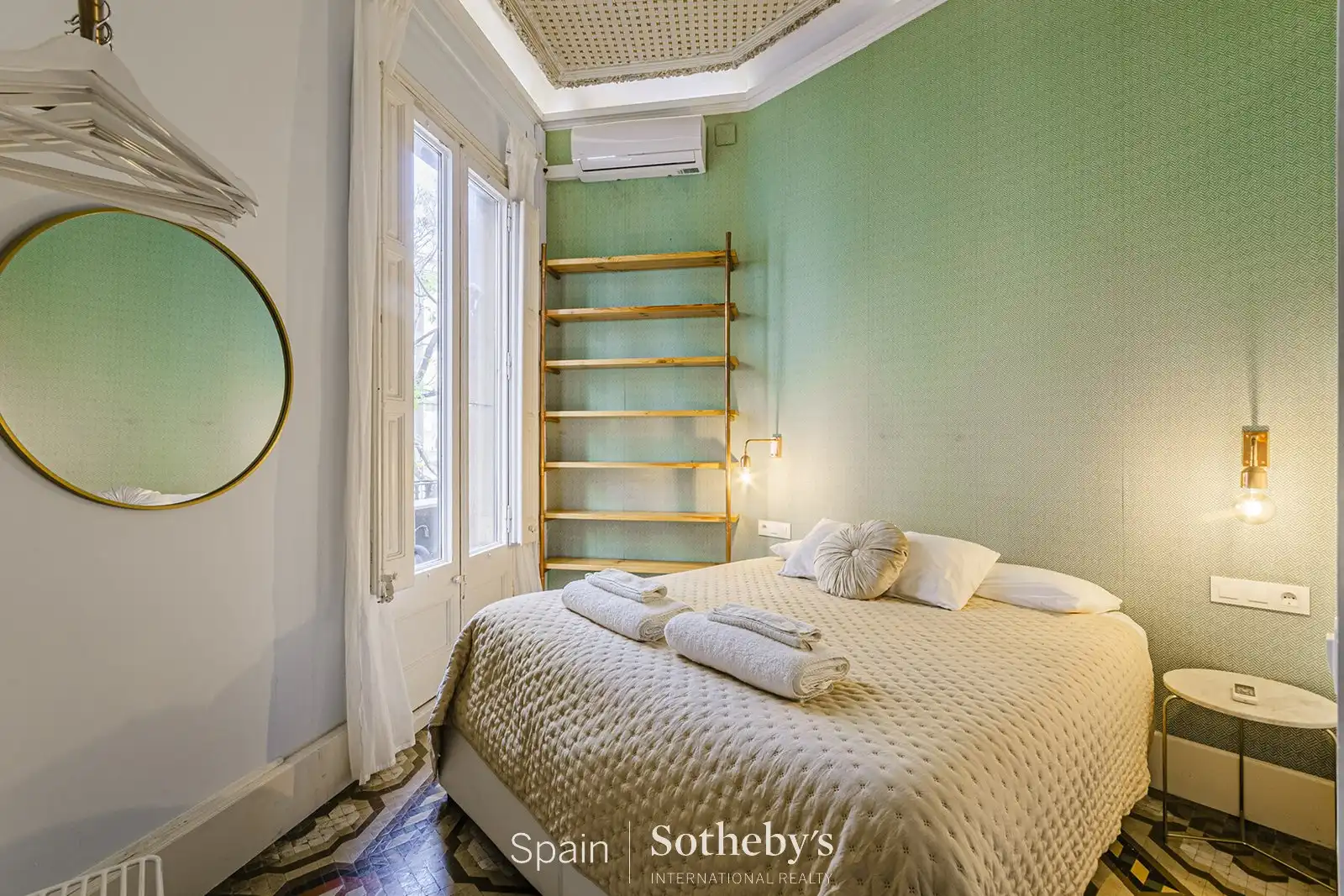 Dormitori de Apartament en venda en Barcelona amb Aire condicionat, Calefacció i Terrassa