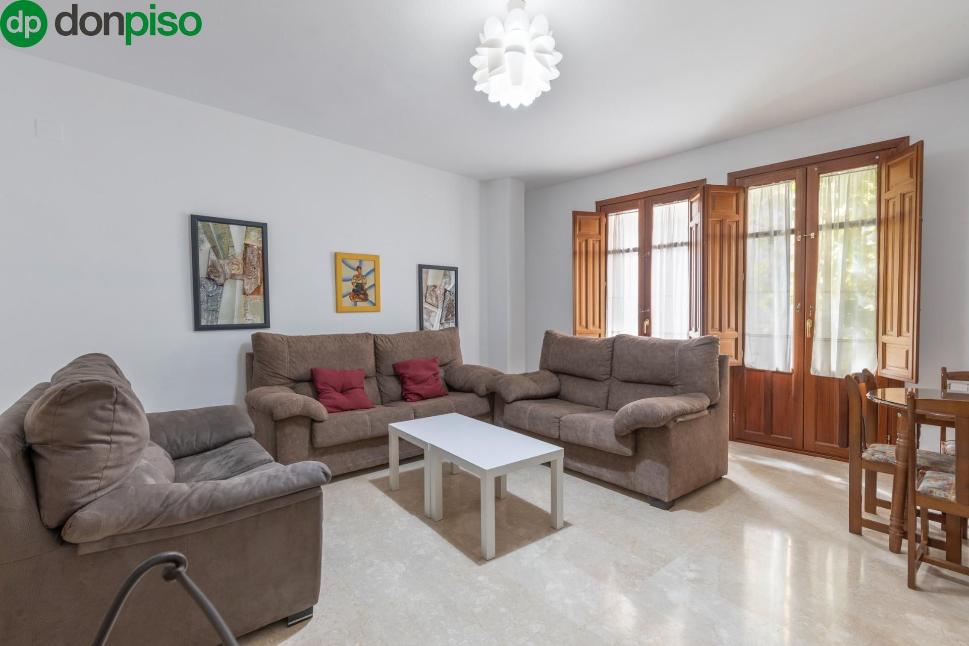 Living room of Flat for sale in  Granada Capital  with Heating and Balcony