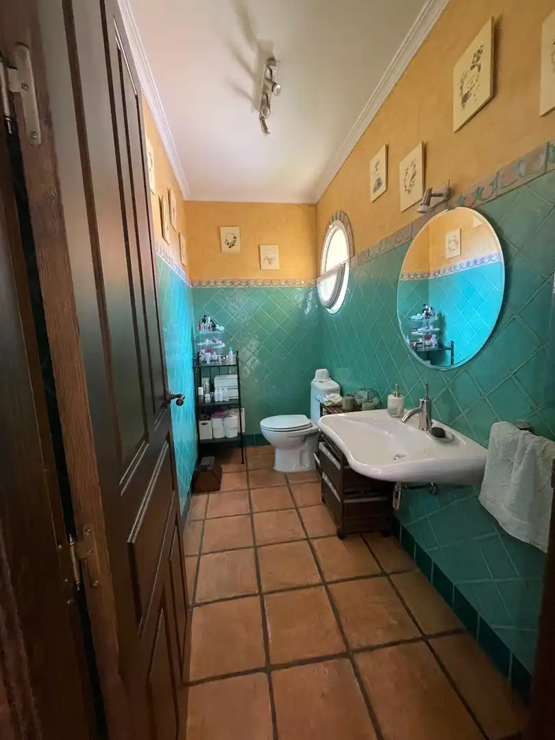 Bathroom of Houses for sale in Algeciras  with Air Conditioner, Private garden and Swimming Pool