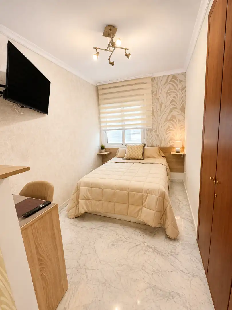 Bedroom of Study for share in Sevilla  with Air Conditioner, Heating and Furnished