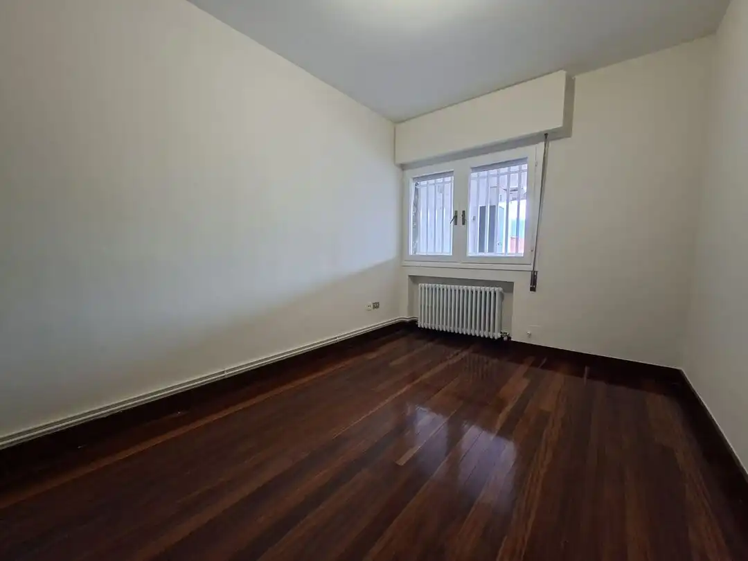 Schlafzimmer von Wohnung zum Verkauf in Durango mit Heizung, Abstellraum und Balkon