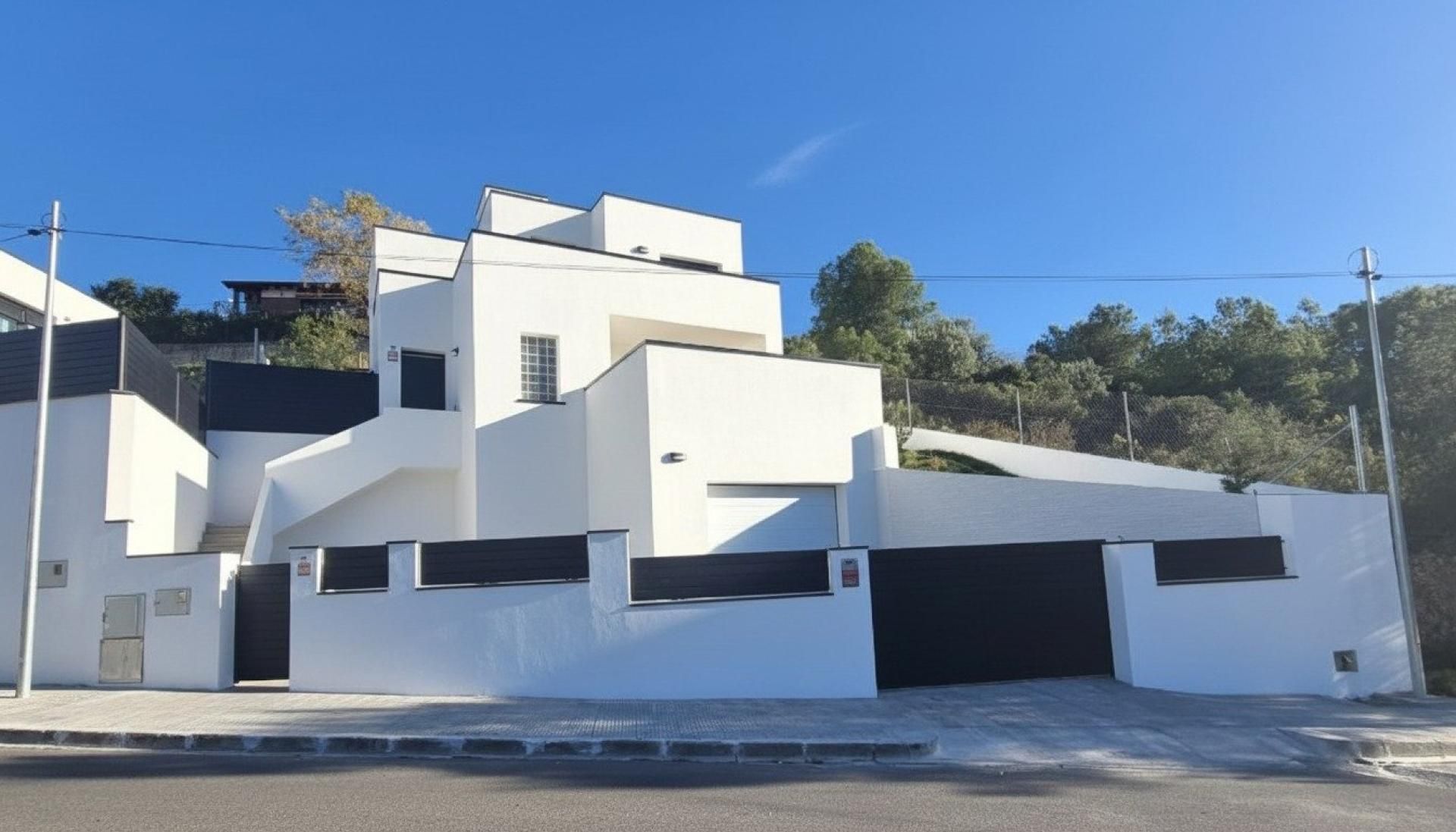 Exterior view of House or chalet for sale in Calafell  with Swimming Pool and Balcony