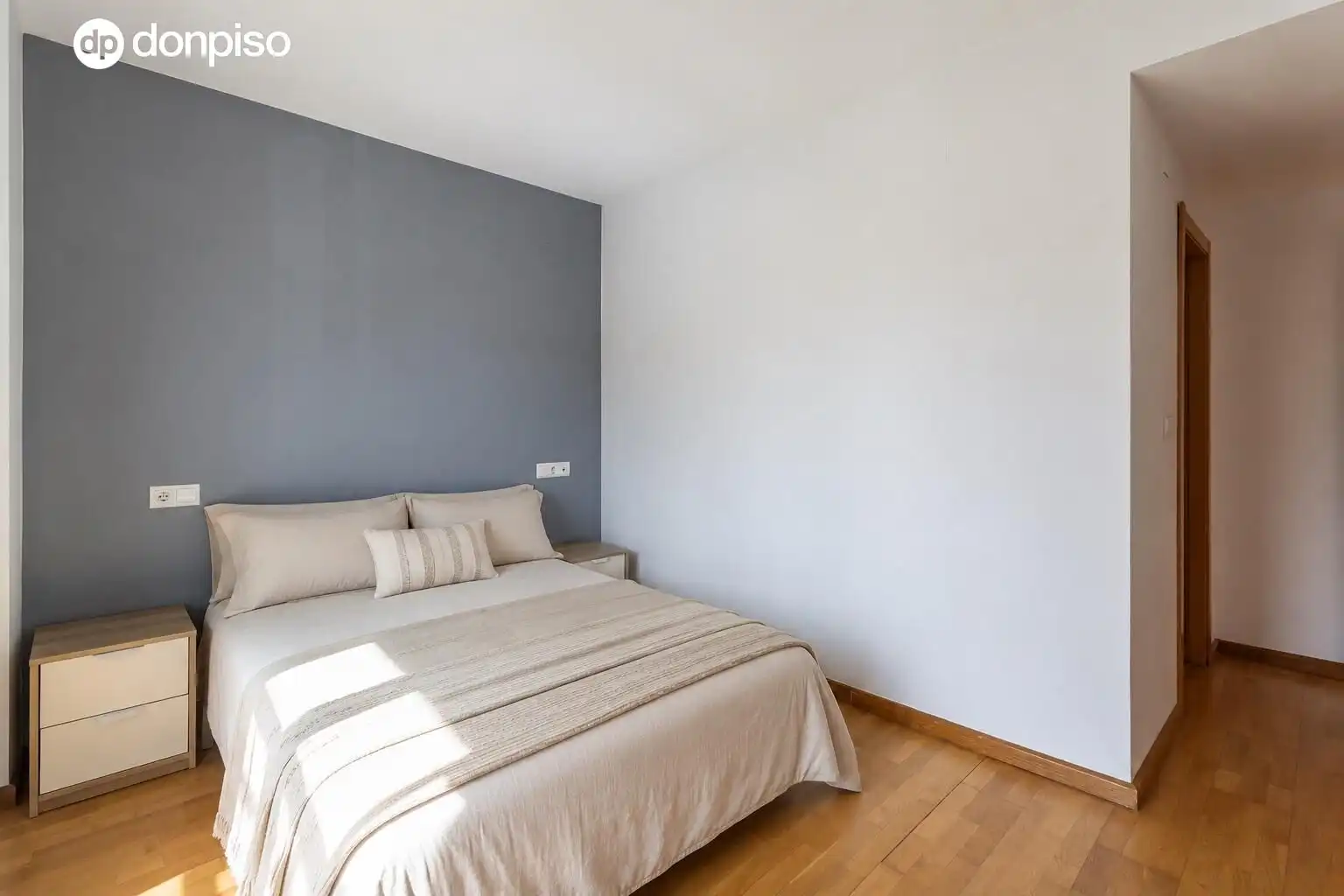 Habitación de Casa adosada en venta en Jun con Calefacción, Terraza y Trastero