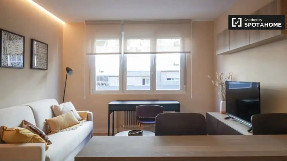 Wohnzimmer von Wohnung zur Miete in Madrid mit Klimaanlage, Heizung und Möbliert