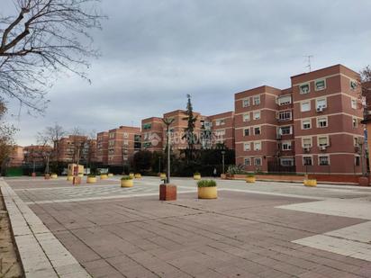 Vista exterior de Pis en venda en Leganés amb Terrassa i Piscina comunitària