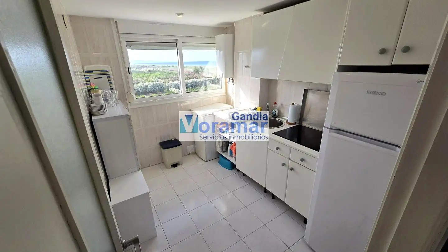 Cuina de Apartament de lloguer en Gandia amb Terrassa, Moblat i Piscina comunitària