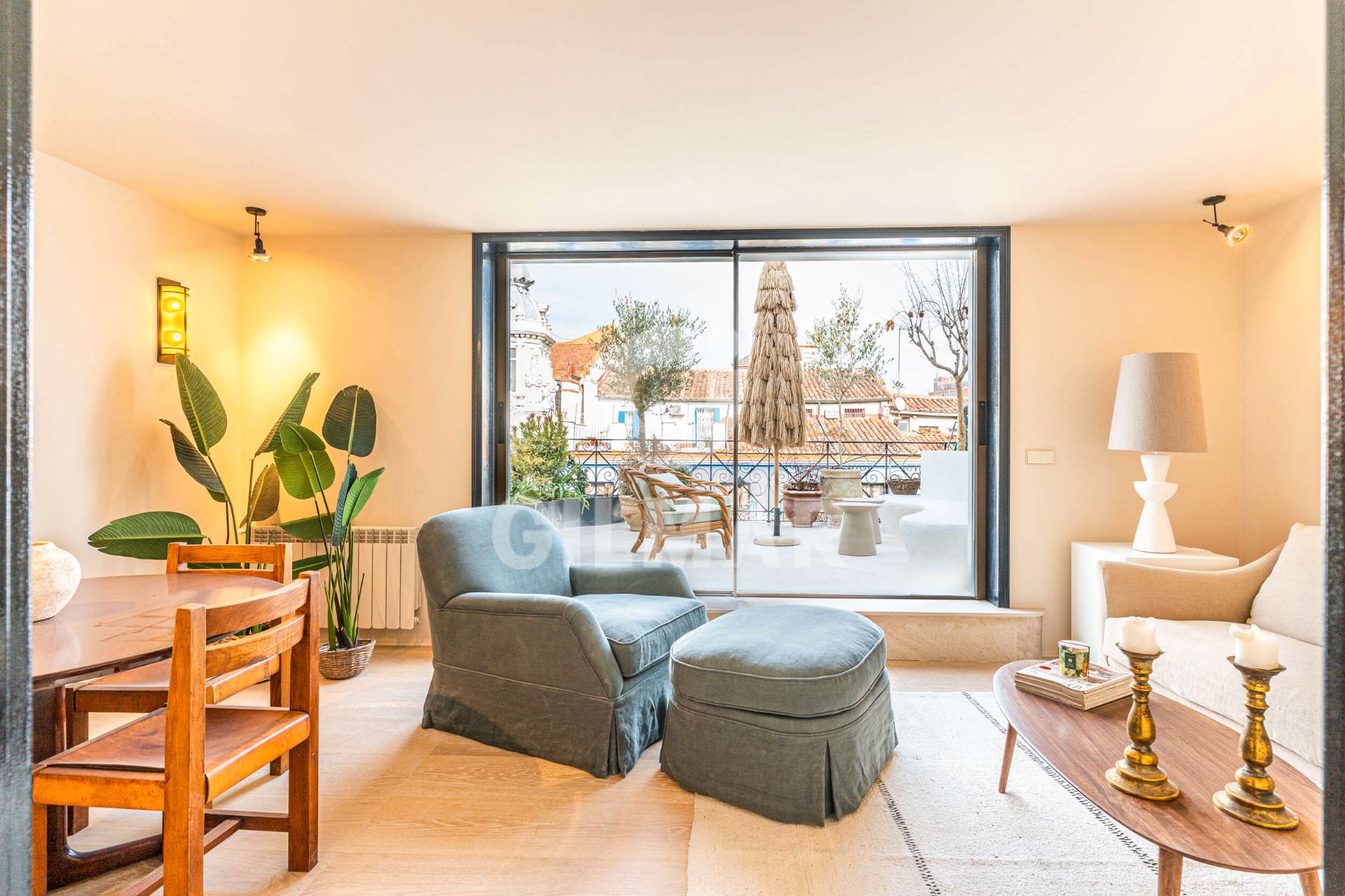 Living room of Flat for sale in  Madrid Capital  with Air Conditioner, Heating and Parquet flooring