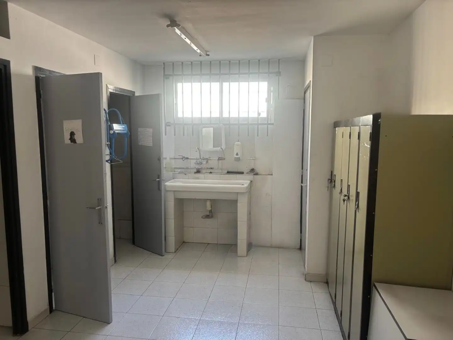 Badezimmer von Fabrik Grundstücke zur Miete in Castellar del Vallès