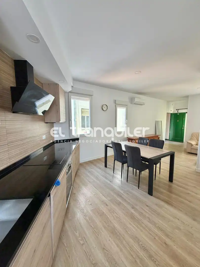 Vista exterior de Piso de alquiler en Madrid con Aire acondicionado, Amueblado y Lavadora
