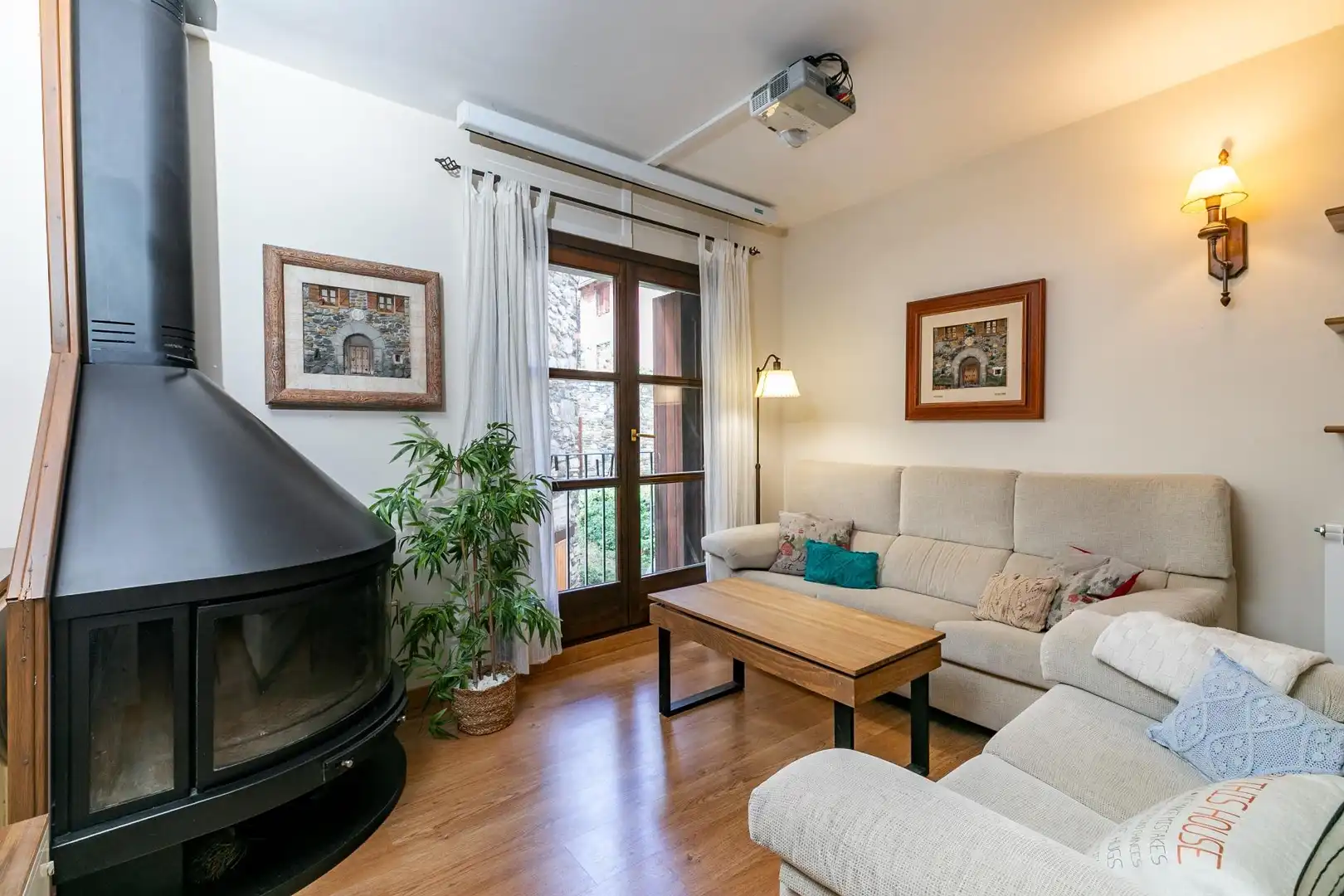Country homes for sale in Sahún