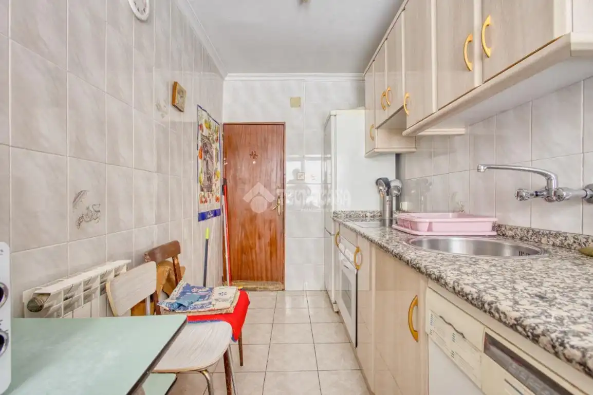 Kitchen of Flat for sale in Salamanca  with Heating