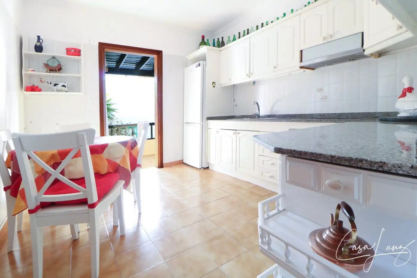 Cuina de Casa o xalet en venda en San Bartolomé amb Aire condicionat, Jardí privat i Terrassa