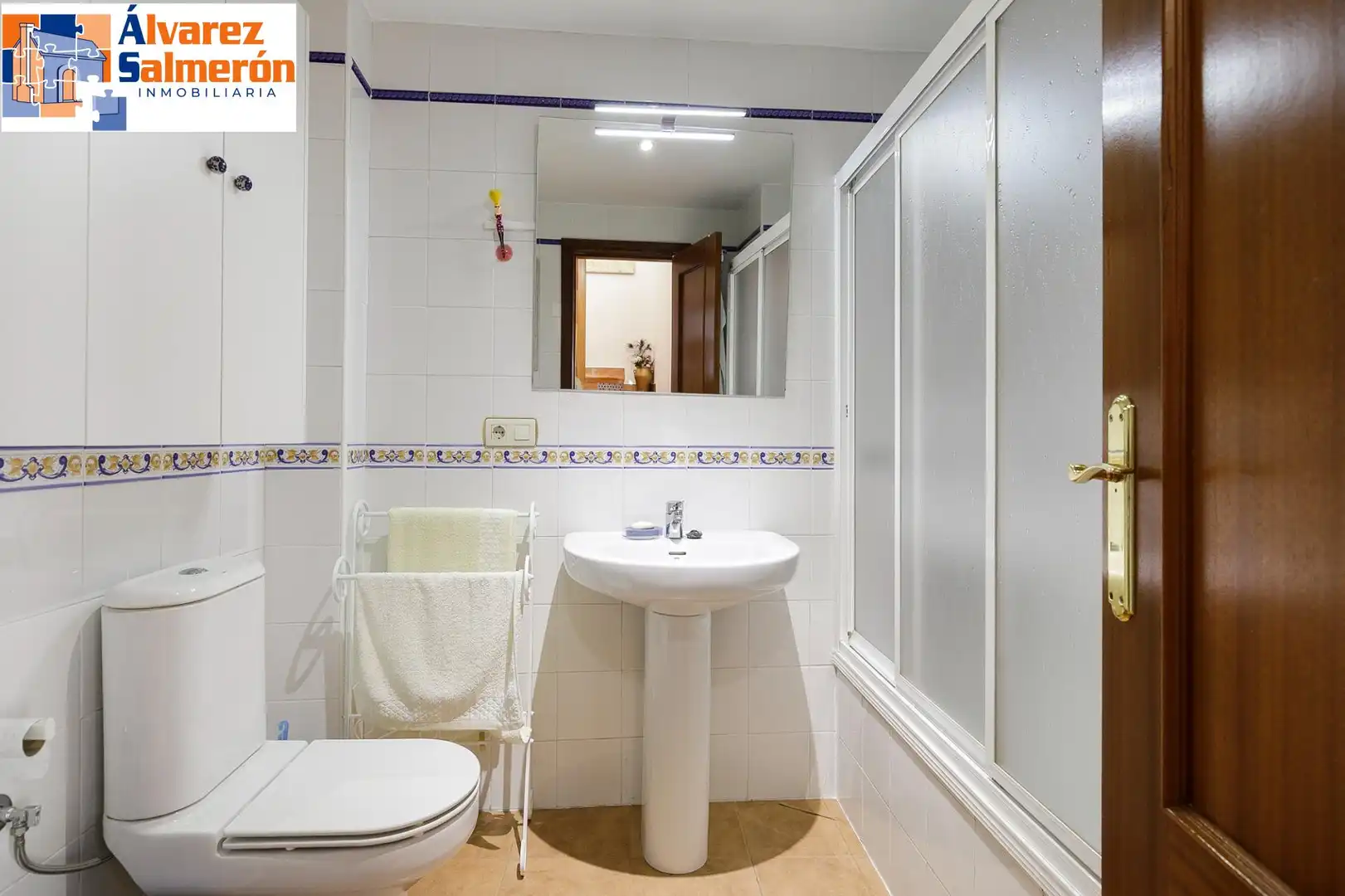 Baño de Casa adosada en venta en Granada con Aire acondicionado, Calefacción y Terraza