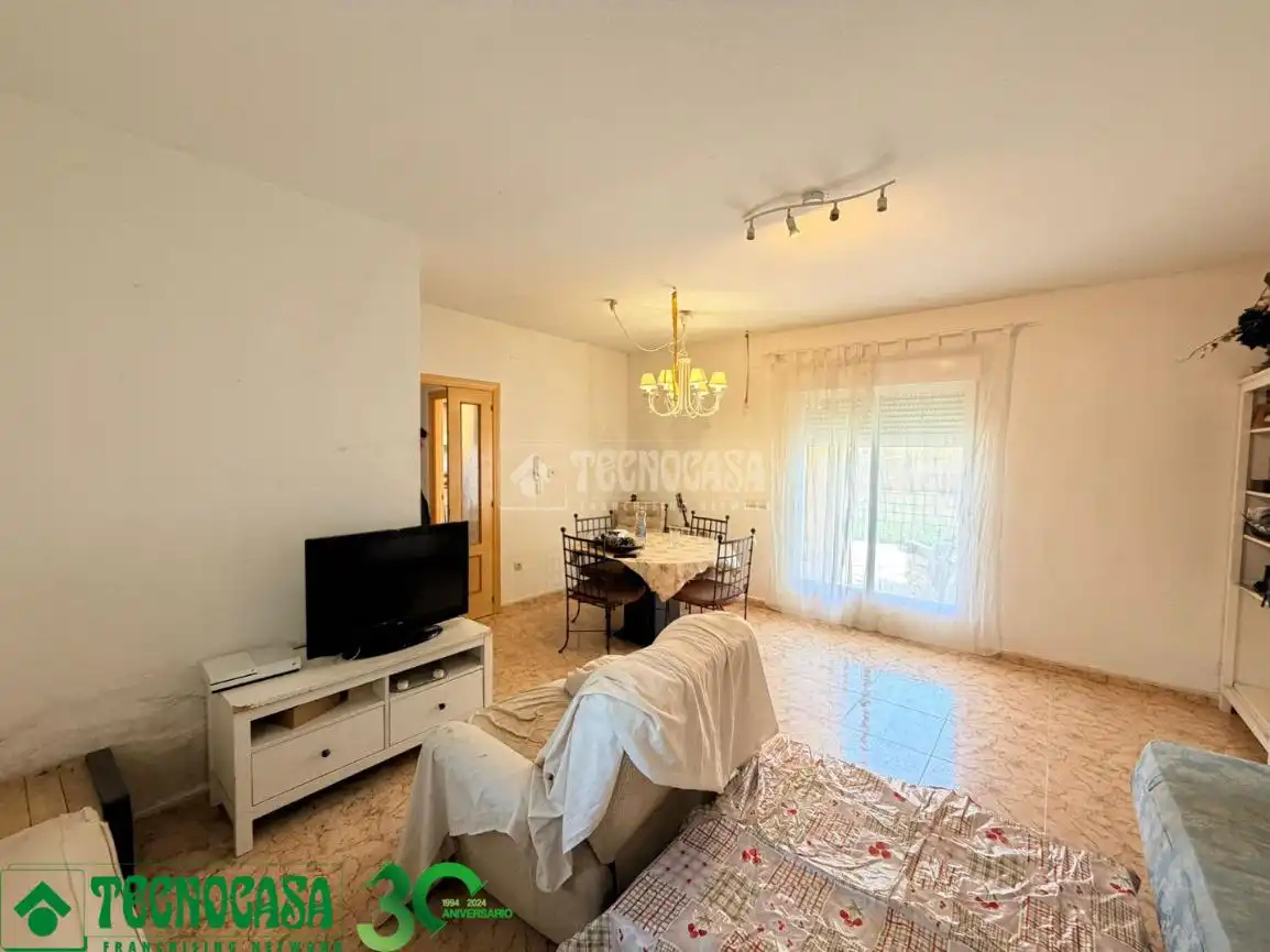 Sala de estar de Casa adosada en venta en Albarreal de Tajo con Aire acondicionado y Jardín privado