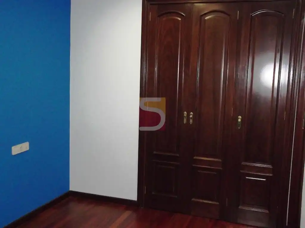 Apartament en venda en Vigo  amb Calefacció i Parquet