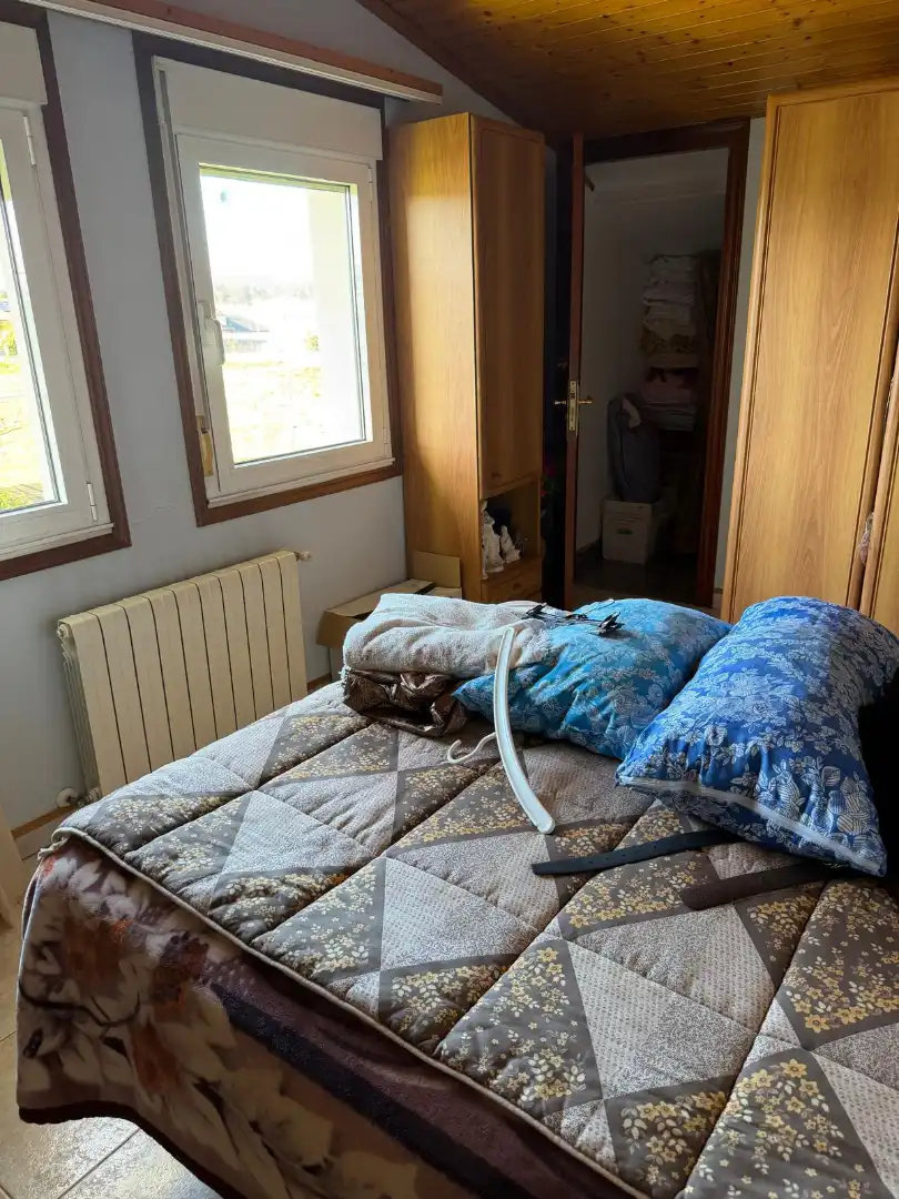 Dormitori de Casa o xalet en venda en Carballo amb Calefacció, Jardí privat i Moblat